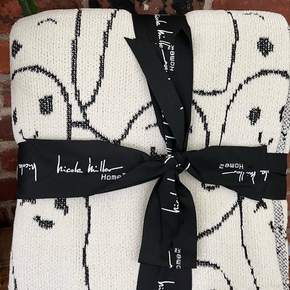 Nicole Miller ghost blanket  king size new with tags great for any bedroom nwt